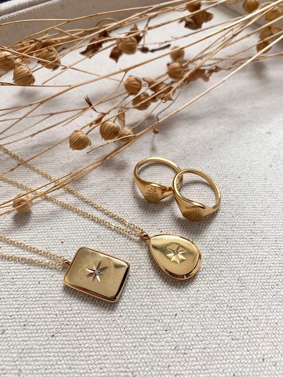 Solid Star Embossed Pendant Necklace