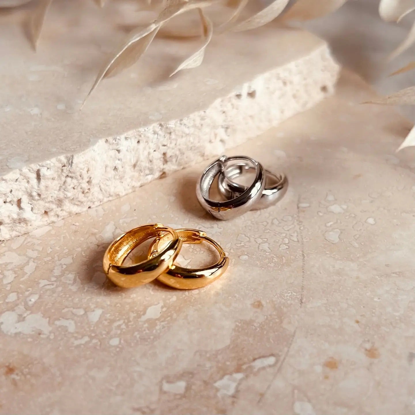 Minimal Wide Hoops Earrings